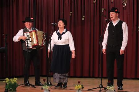 Proslava ob materinskem dnevu v Šalovcih 9